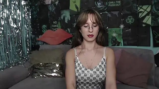 Snapshot of AlishaKellyi chatting on 12/18/25, 05:46 AlishaKellyi online show from 12/18/25, 05:46