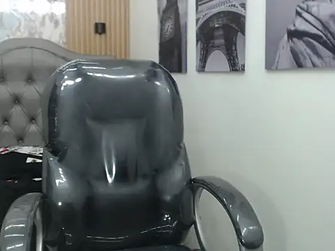 Snapshot of paul_ponce chatting on 11/01/25, 01:02 paul ponce online show from 11/01/25, 01:02