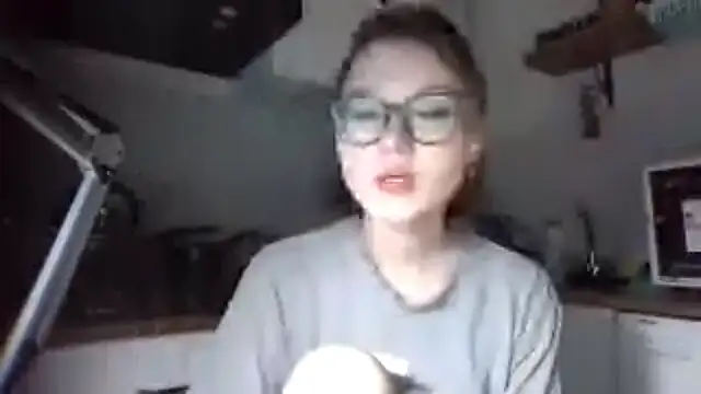 Snapshot of LilysTaylor chatting on 10/24/25, 03:19 LilysTaylor online show from 10/24/25, 03:19