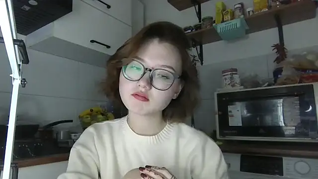 Snapshot of LilysTaylor chatting on 10/27/25, 03:27 LilysTaylor online show from 10/27/25, 03:27