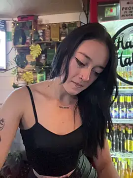 Lia  white online show from 11/01/25, 10:56