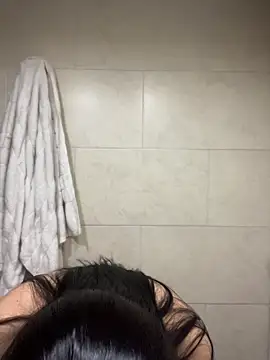 Lia  white online show from 11/02/25, 08:33