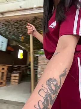 Lia  white online show from 11/09/25, 09:24