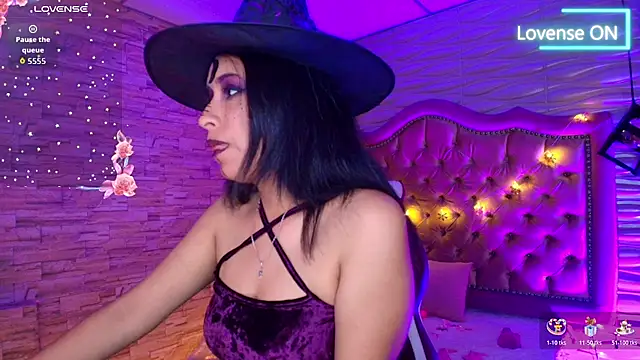 Roxanne Han online show from 10/30/25, 11:44