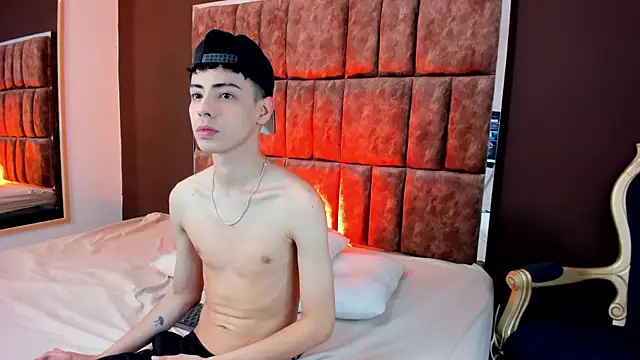 Sebastian Reed online show from 11/22/25, 04:33