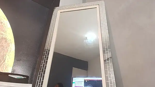 NaomiQueents online show from 11/20/25, 01:22