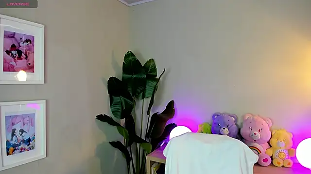 lexirouge   online show from 11/22/25, 12:48