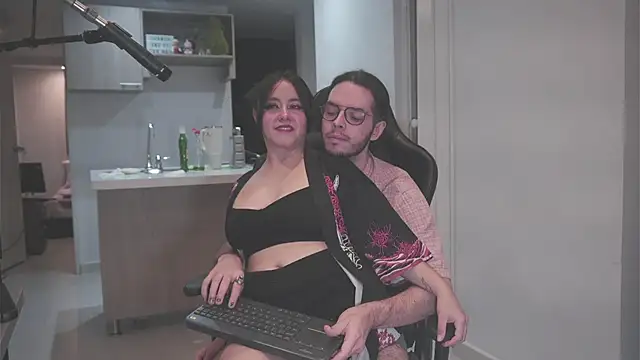 Snapshot of dan_and_daya chatting on 11/13/25, 08:46 dan and daya online show from 11/13/25, 08:46