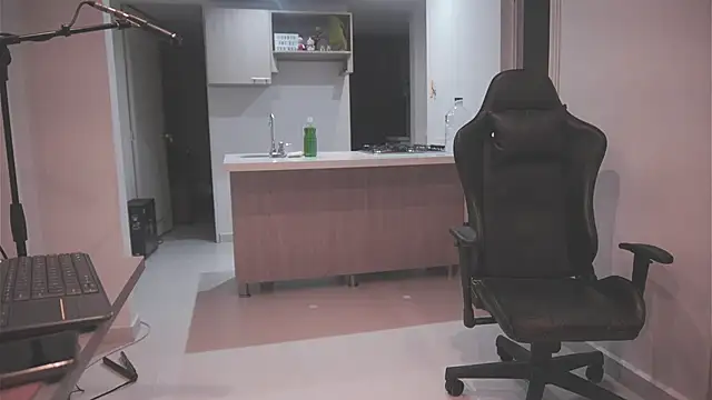 Snapshot of dan_and_daya chatting on 11/14/25, 10:58 dan and daya online show from 11/14/25, 10:58