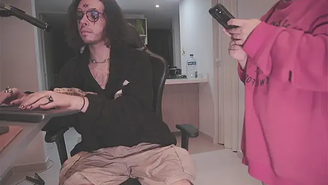 Snapshot of dan_and_daya chatting on 11/16/25, 09:26 dan and daya online show from 11/16/25, 09:26