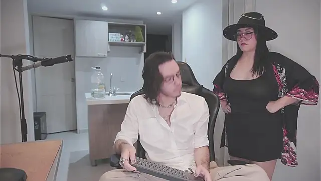 Snapshot of dan_and_daya chatting on 11/17/25, 03:45 dan and daya online show from 11/17/25, 03:45