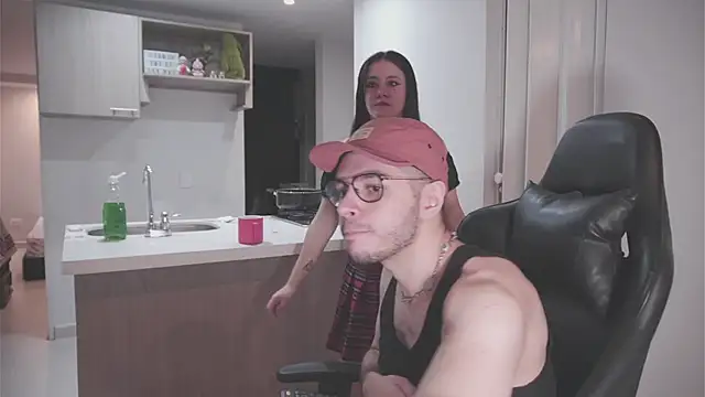 Snapshot of dan_and_daya chatting on 11/18/25, 09:36 dan and daya online show from 11/18/25, 09:36