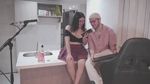 Snapshot of dan_and_daya chatting on 11/23/25, 12:05 dan and daya online show from 11/23/25, 12:05