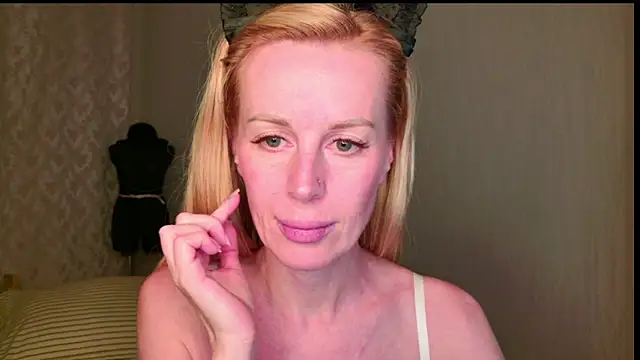 Snapshot of Kess-Edison chatting on 11/02/25, 07:27 Kess-Edison online show from 11/02/25, 07:27