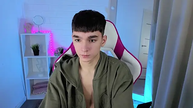 Snapshot of YamiTwink chatting on 11/22/25, 05:39 YamiTwink online show from 11/22/25, 05:39