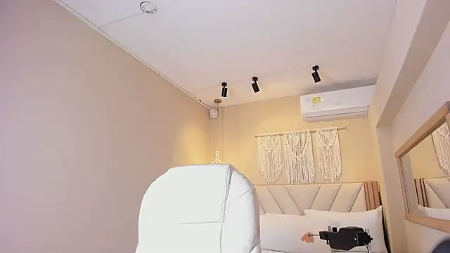 NahimiThompson online show from 06/08/26, 12:05