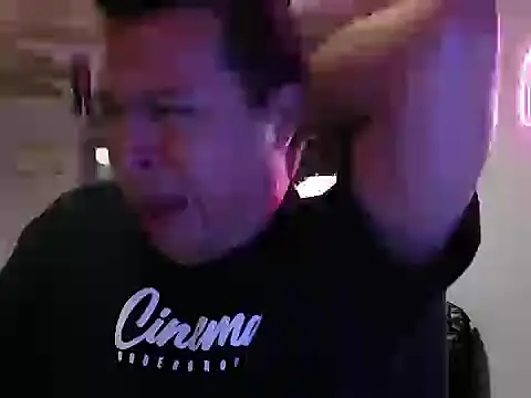 mrpandacol89 online show from 10/28/25, 10:23