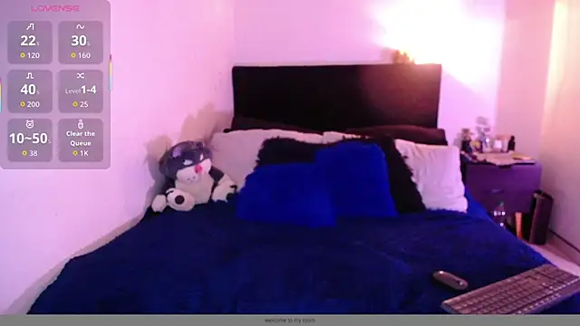 Snapshot of SharonSalazar chatting on 11/14/25, 02:43 SharonSalazar online show from 11/14/25, 02:43