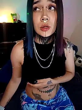 Snapshot of SharonSalazar chatting on 04/10/26, 12:27 SharonSalazar online show from 04/10/26, 12:27