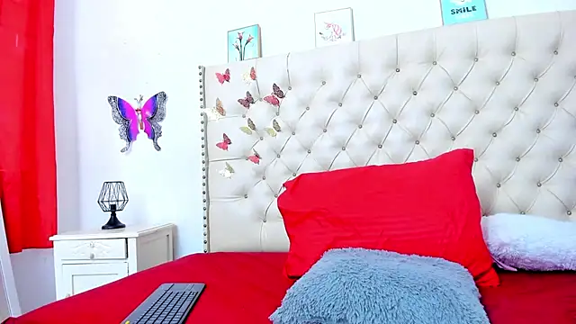 Snapshot of celena_wonder chatting on 12/14/25, 06:56 celena wonder online show from 12/14/25, 06:56