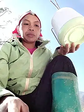 Snapshot of dinnavi chatting on 11/28/25, 04:15 dinnavi online show from 11/28/25, 04:15