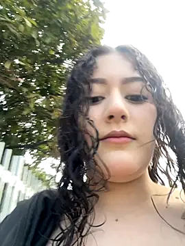 Snapshot of Amber_rose_outdoors chatting on 10/25/25, 10:26 Amber rose outdoors online show from 10/25/25, 10:26