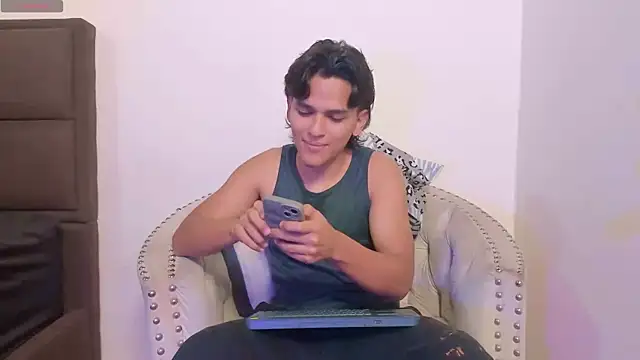 Snapshot of Salomon_Mendoza chatting on 10/27/25, 05:33 Salomon Mendoza online show from 10/27/25, 05:33