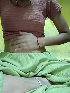 Snapshot of janvi_sharma87 chatting on 11/17/25, 05:46 janvi sharma87 online show from 11/17/25, 05:46