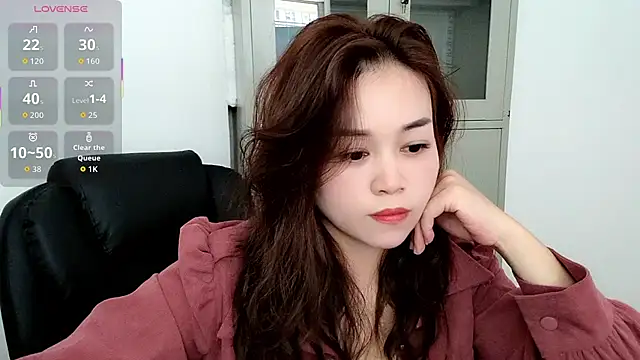 Snapshot of Ella-61 chatting on 10/27/25, 03:43 Ella-61 online show from 10/27/25, 03:43