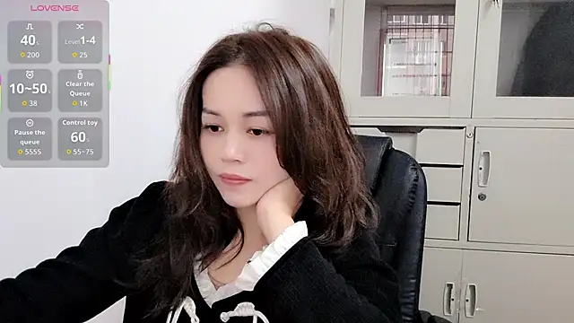 Ella-61 online show from 11/03/25, 12:13