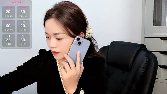 Ella-61 online show from 11/06/25, 01:17