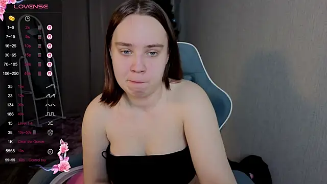 LunaDreeam online show from 12/15/25, 03:38