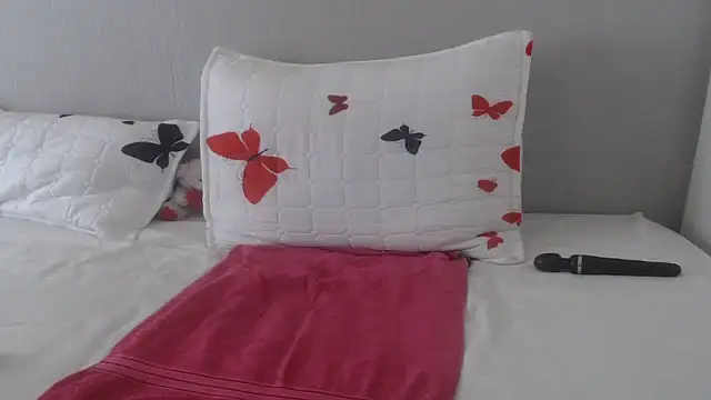 Snapshot of CocoCaramel-X chatting on 12/15/25, 07:56 CocoCaramel-X online show from 12/15/25, 07:56