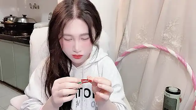 Snapshot of anna-888- chatting on 12/13/25, 10:04 anna-888- online show from 12/13/25, 10:04