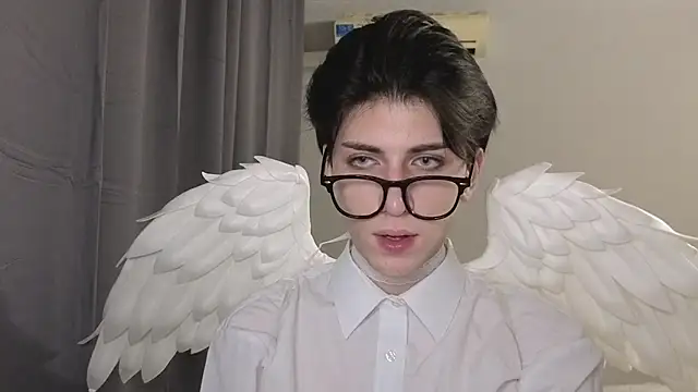 Snapshot of Oliver_star_boy_ chatting on 10/30/25, 05:02 Oliver star boy online show from 10/30/25, 05:02