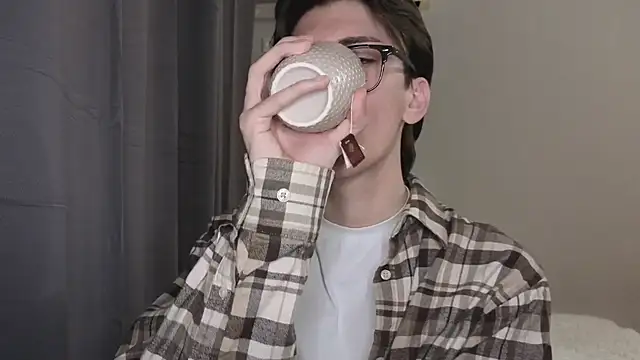 Snapshot of Oliver_star_boy_ chatting on 11/08/25, 05:34 Oliver star boy online show from 11/08/25, 05:34