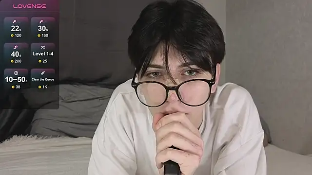 Snapshot of Oliver_star_boy_ chatting on 12/20/25, 11:34 Oliver star boy online show from 12/20/25, 11:34