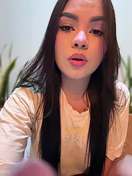 Snapshot of amber_white15 chatting on 11/19/25, 01:49 amber white15 online show from 11/19/25, 01:49