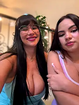 Snapshot of amber_white15 chatting on 11/27/25, 02:35 amber white15 online show from 11/27/25, 02:35