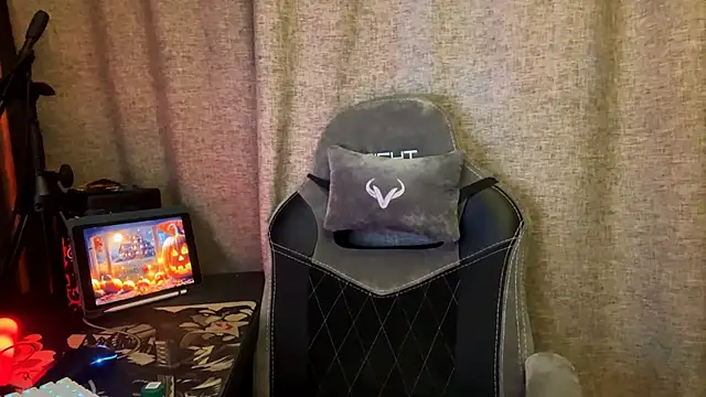 Snapshot of Softixq chatting on 10/30/25, 01:56 Softixq online show from 10/30/25, 01:56