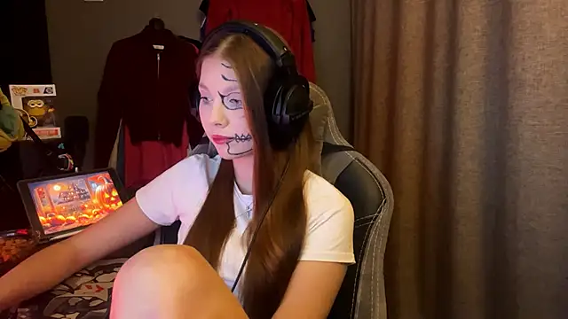 Snapshot of Softixq chatting on 10/31/25, 01:23 Softixq online show from 10/31/25, 01:23