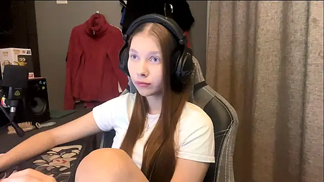 Snapshot of Softixq chatting on 11/03/25, 03:13 Softixq online show from 11/03/25, 03:13