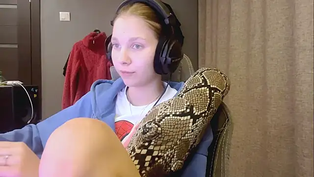 Snapshot of Softixq chatting on 11/04/25, 04:17 Softixq online show from 11/04/25, 04:17