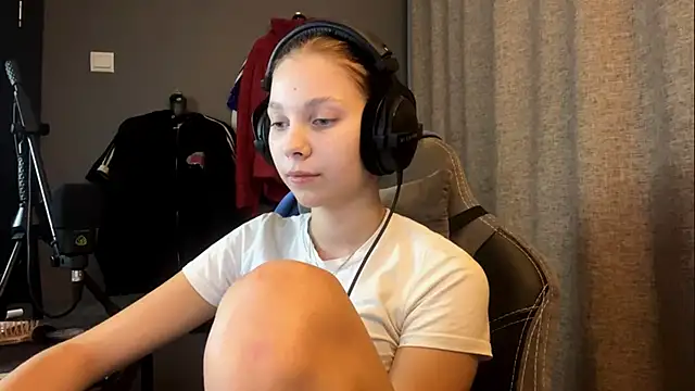 Snapshot of Softixq chatting on 11/05/25, 04:40 Softixq online show from 11/05/25, 04:40