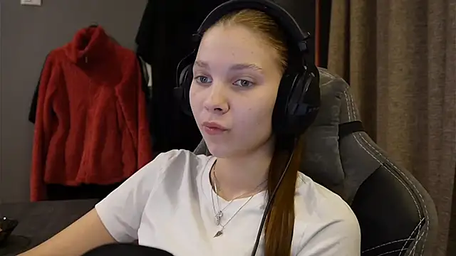 Snapshot of Softixq chatting on 11/13/25, 03:55 Softixq online show from 11/13/25, 03:55