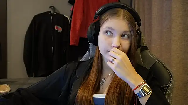 Snapshot of Softixq chatting on 11/16/25, 02:55 Softixq online show from 11/16/25, 02:55