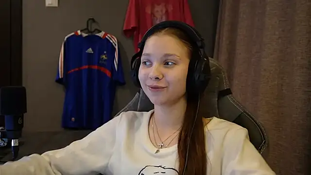 Snapshot of Softixq chatting on 11/18/25, 03:38 Softixq online show from 11/18/25, 03:38