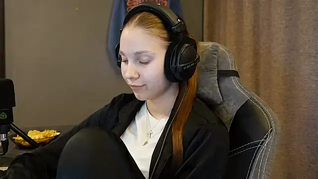 Snapshot of Softixq chatting on 11/23/25, 02:28 Softixq online show from 11/23/25, 02:28