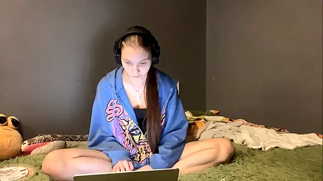 Snapshot of Softixq chatting on 11/24/25, 04:07 Softixq online show from 11/24/25, 04:07