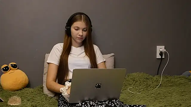 Snapshot of Softixq chatting on 12/01/25, 02:11 Softixq online show from 12/01/25, 02:11